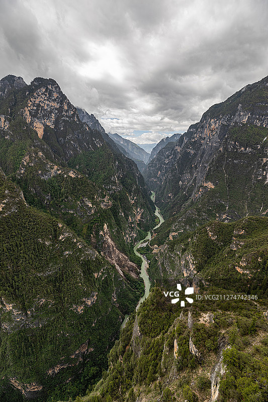 云南迪庆巴拉格宗大峡谷图片素材