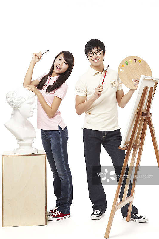 大学生用艺术设备绘画的照片图片素材