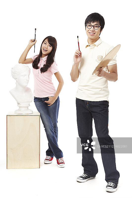 大学生用艺术设备绘画的照片图片素材