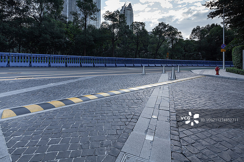 出入口地面-汽车广告背景图图片素材