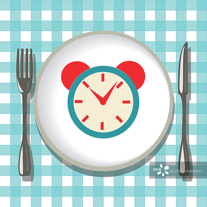 格子桌布上的餐具和空盘图片素材