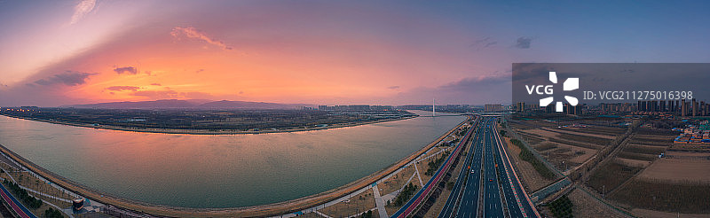 太原市通达桥日落火烧云傍晚图片素材