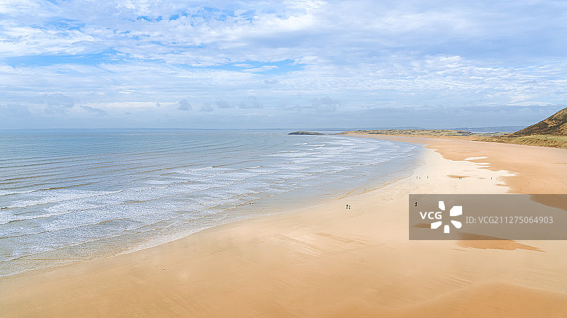 英国威尔士斯旺西罗西利湾晴朗天空沙滩户外风光图片素材
