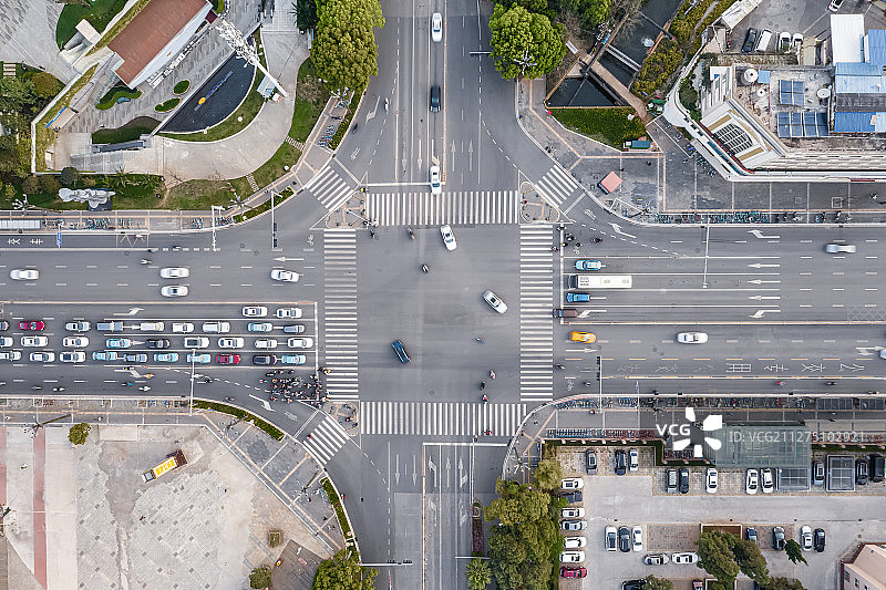 正上方视角十字路口和车辆图片素材
