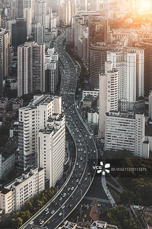 上海城市交通高架路立交桥快速路延安路立交桥车流图片素材