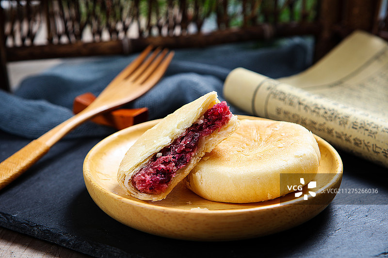 传统糕点鲜花饼图片素材