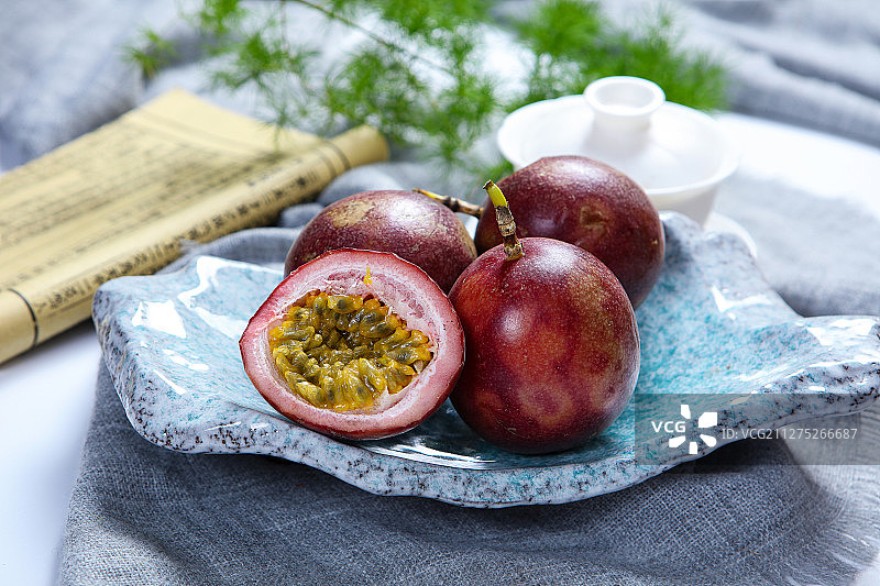 摆放整齐的百香果图片素材