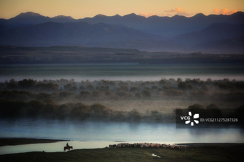 《特克斯河畔》图片素材