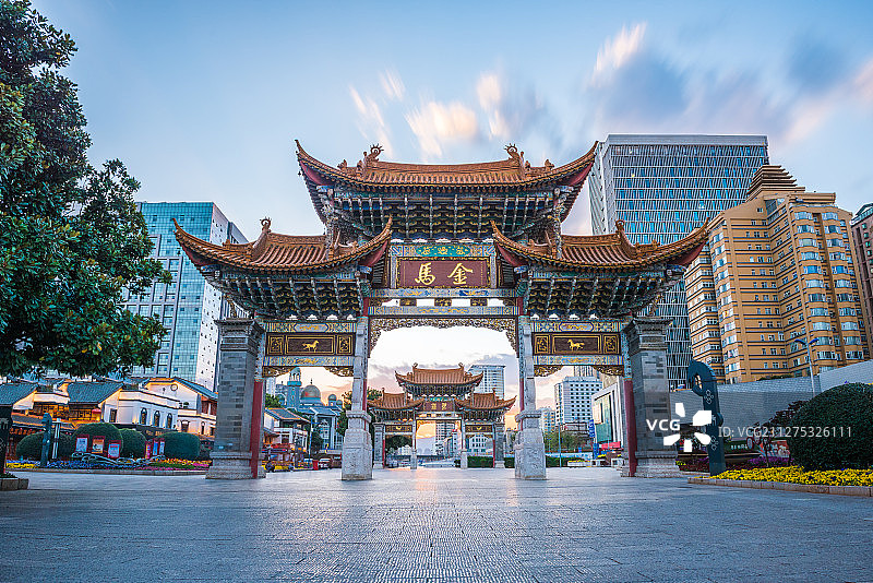 中国云南昆明金碧广场图片素材