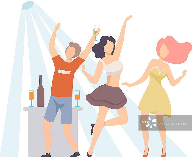 夜总会里三个朋友热情跳舞图片素材