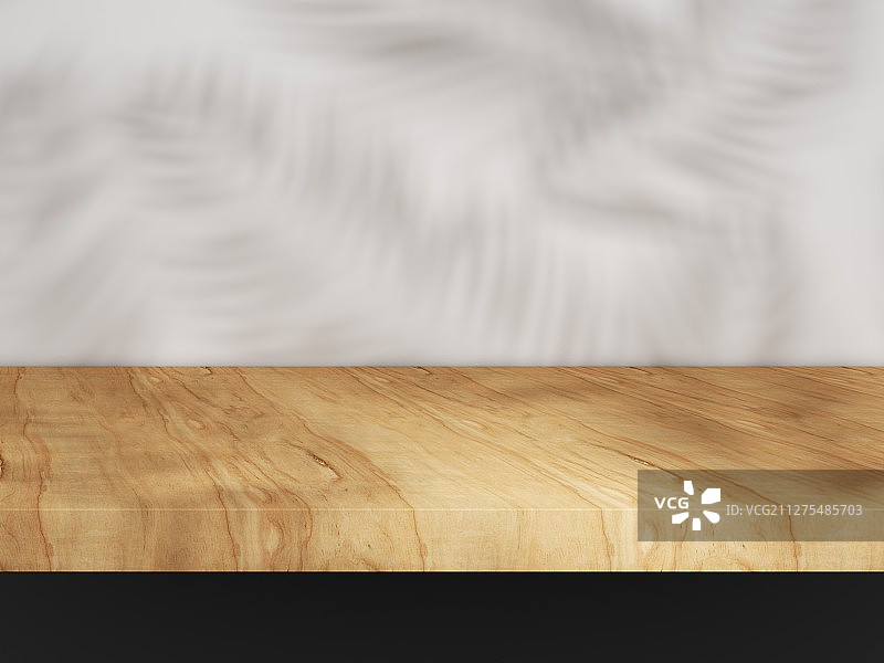 树影斑驳下的木制产品展示台图片素材