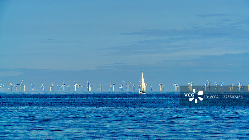 欧洲英国北威尔士兰迪德诺康威城海上风力发电户外风光图片素材