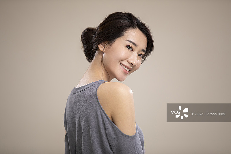 年轻漂亮的女士图片素材