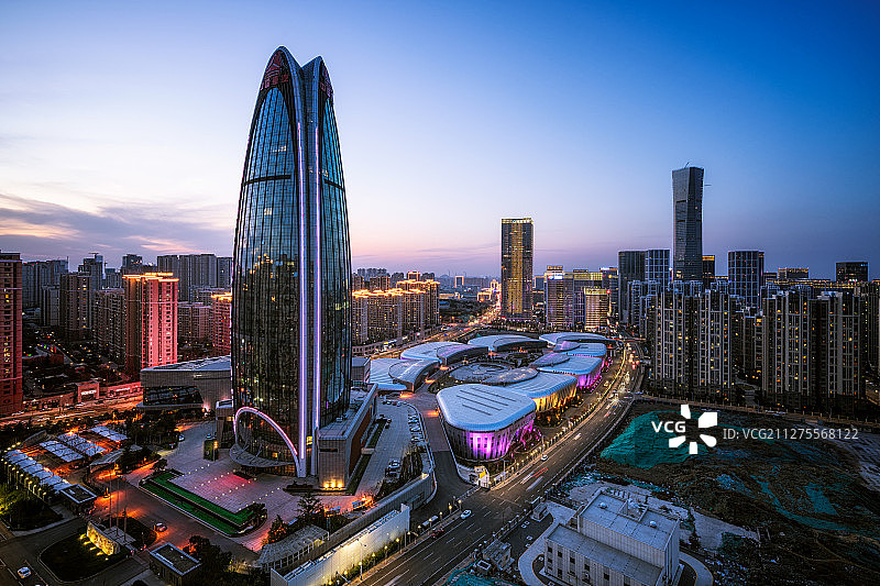 山东济南高新区中国重汽汉峪金谷黄昏图片素材