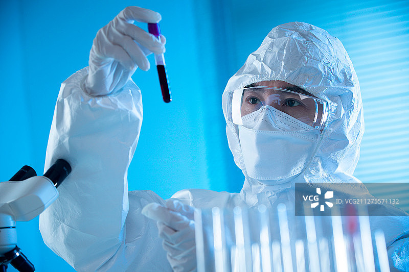 医务工作者做检测化验图片素材