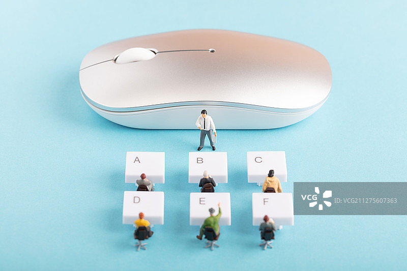 线上教育鼠标键盘讲师与学生图片素材