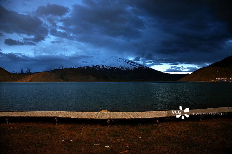 喀拉库勒湖图片素材