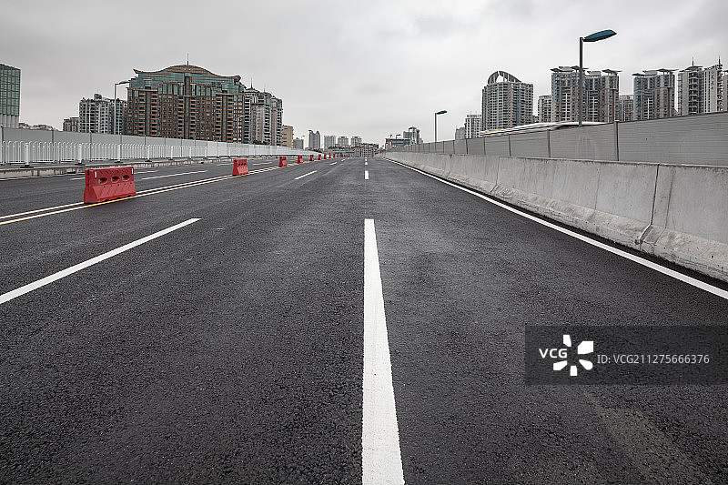 现代城市公路-汽车广告背景图图片素材