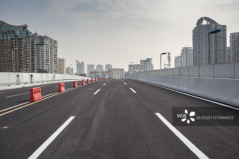 现代城市公路-汽车广告背景图图片素材