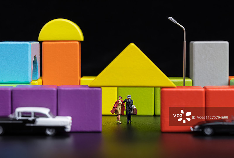 五颜六色的积木城市谍战情侣图片素材