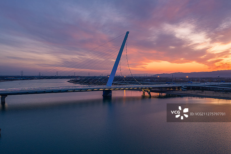 太原迎宾桥日落火烧云图片素材