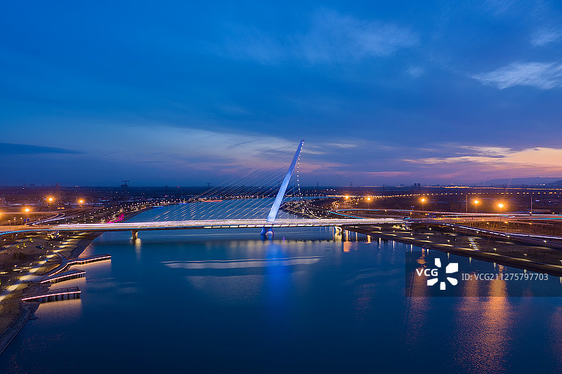 太原迎宾桥日落火烧云图片素材