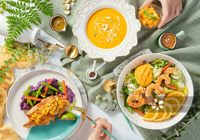 沙拉和浓汤图片素材