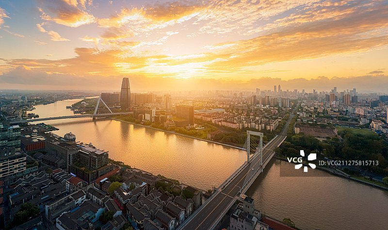 夏天航拍浙江省宁波市三江口老外滩财富中心建筑群都市风光图片素材