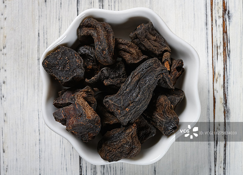 影棚拍摄中药首乌垂直角度特写图片素材