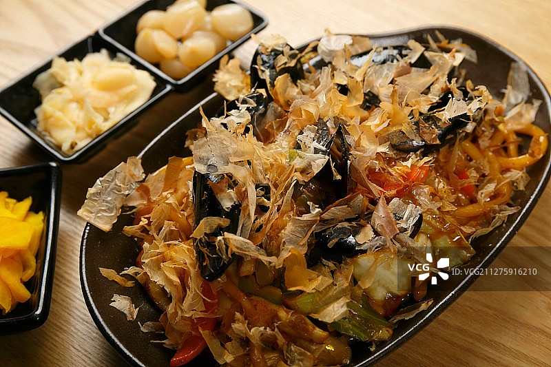 香炸乌冬面与鲣鱼片图片素材