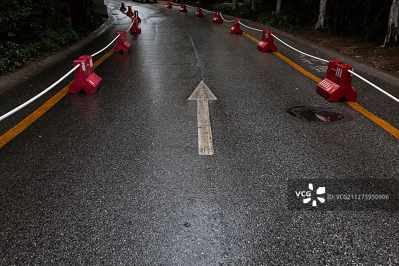 高速公路地面-汽车广告背景图图片素材