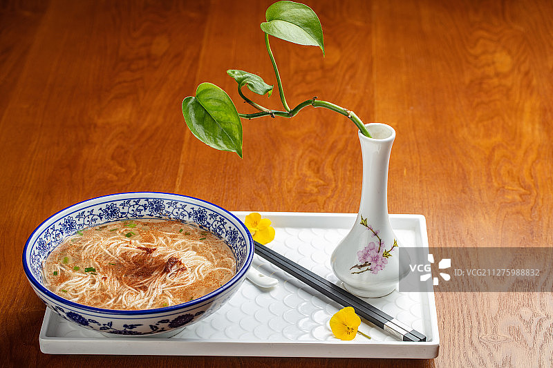 徽菜芜湖小吃虾籽面图片素材