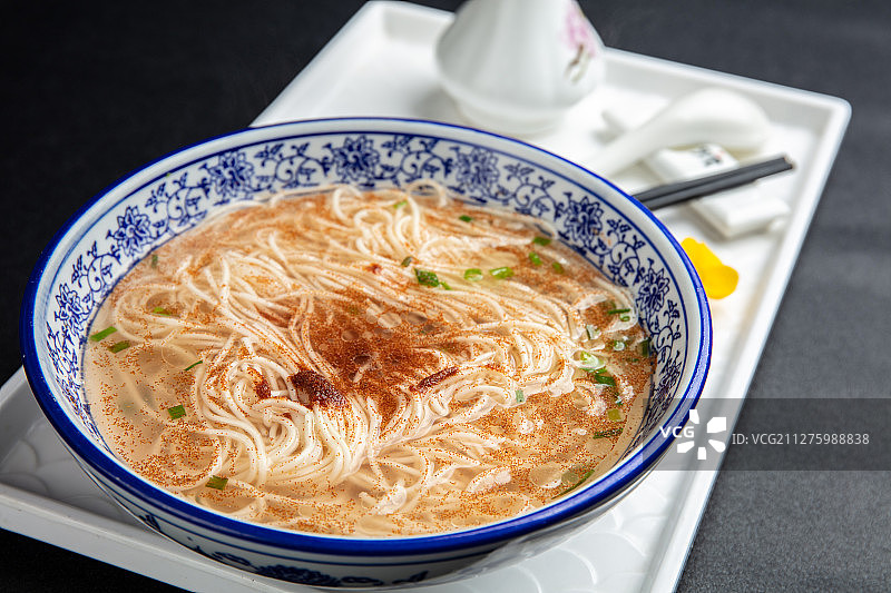 徽菜芜湖小吃虾籽面图片素材