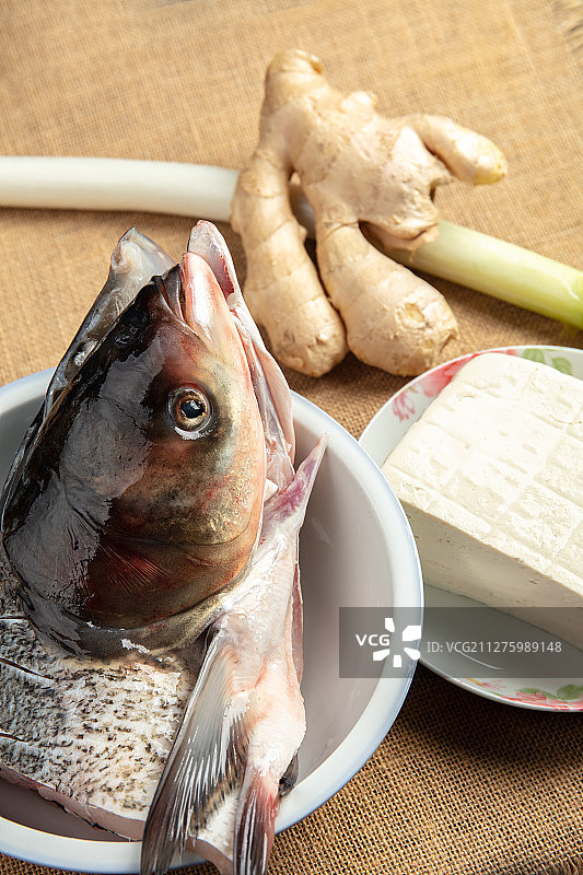 花鲢鱼头豆腐煲图片素材