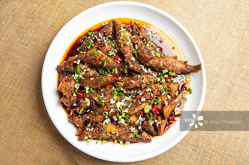 水阳江红烧小杂鱼图片素材