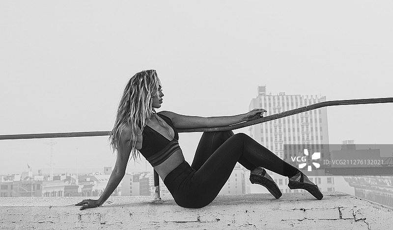 屋顶芭蕾04图片素材