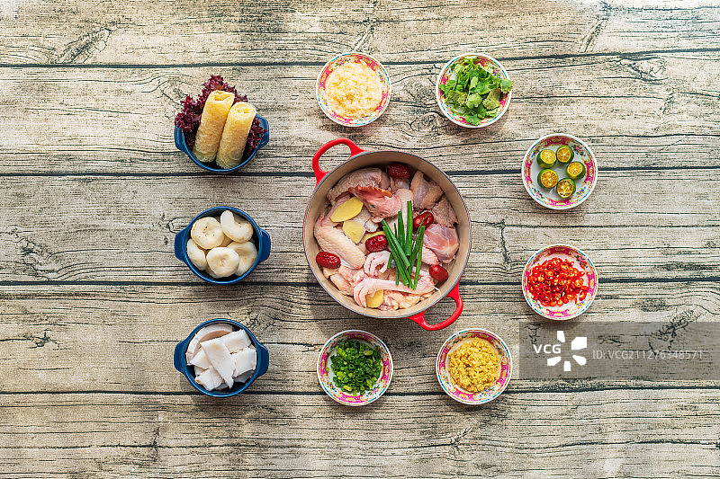 海南黎族特色美食椰子鸡图片素材