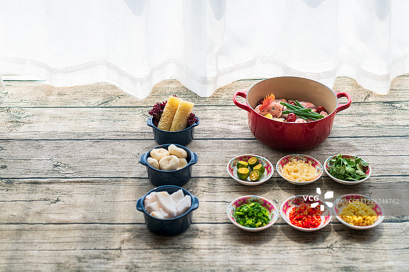 海南黎族特色美食椰子鸡图片素材