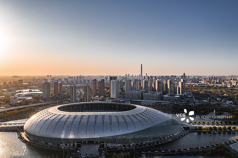 蓝天下的天津奥体中心图片素材