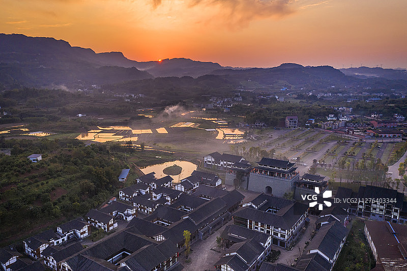 鼓楼山下尧坝驿图片素材