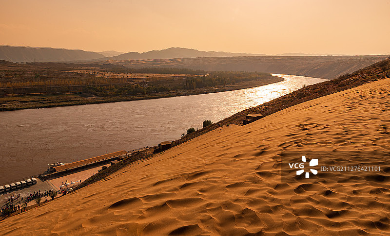 宁夏中卫沙坡头黄河落日图片素材