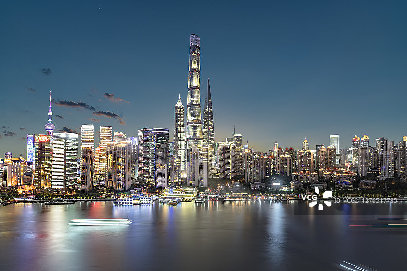 黄浦江畔陆家嘴夜景图片素材
