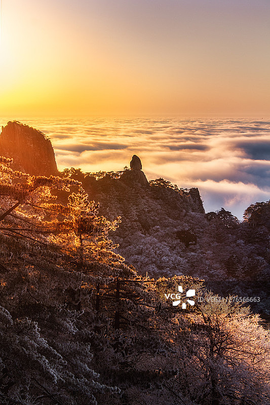 黄山飞来石云海雾凇日落图片素材