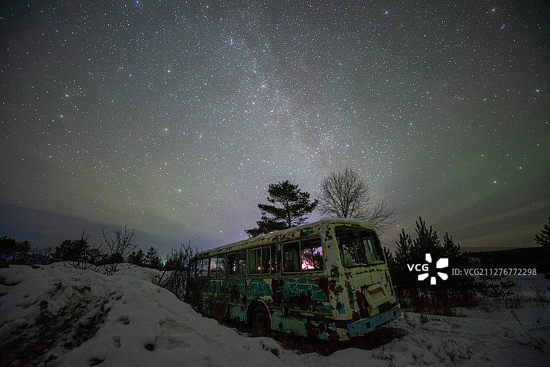 抛弃的汽车图片素材