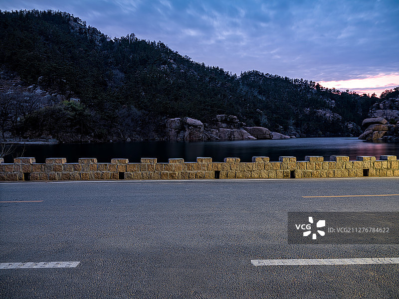 崂山北九水道路图片素材