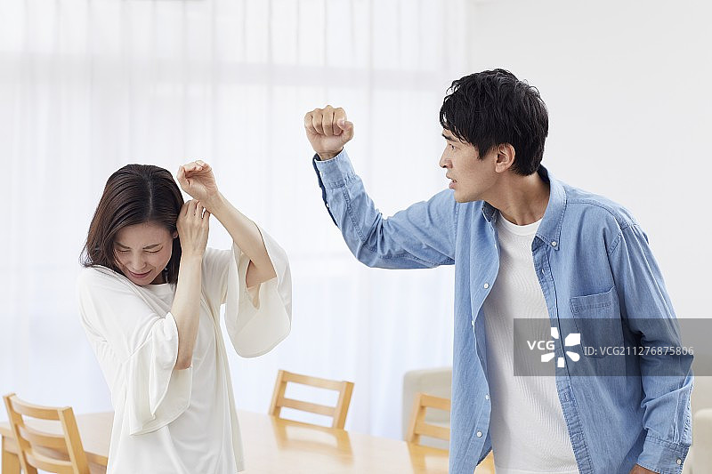 不快乐的日本家庭图片素材