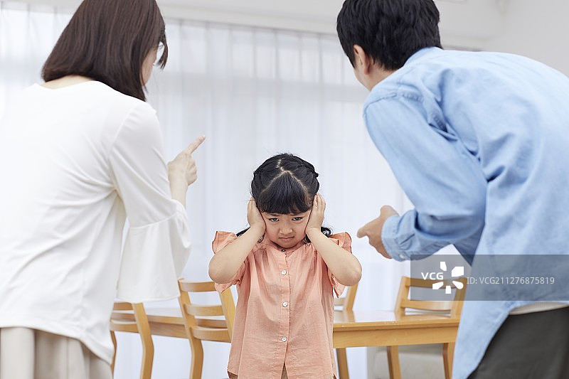 不满日本家庭图片素材