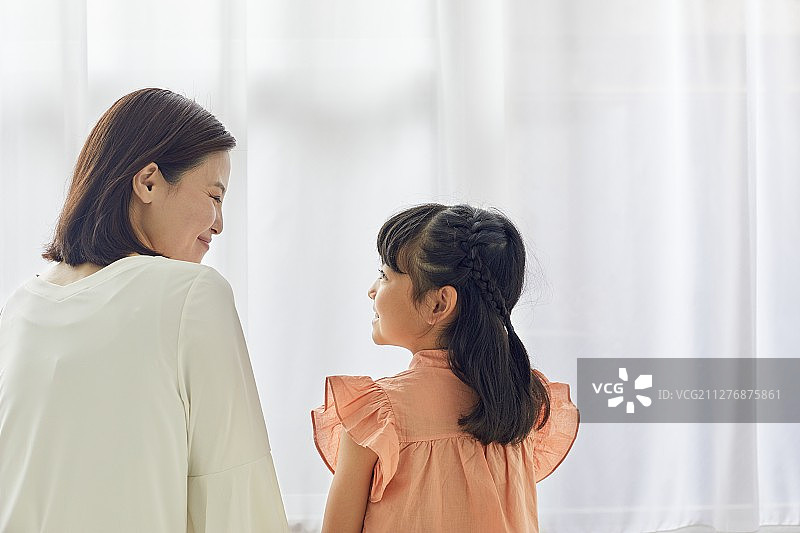 快乐的日本家庭图片素材