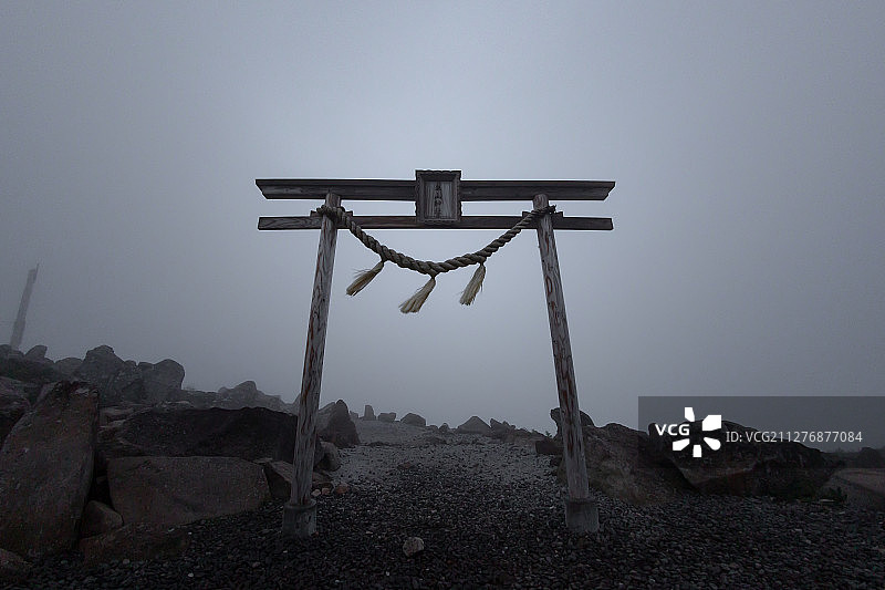 鞍马山神社鸟居图片素材