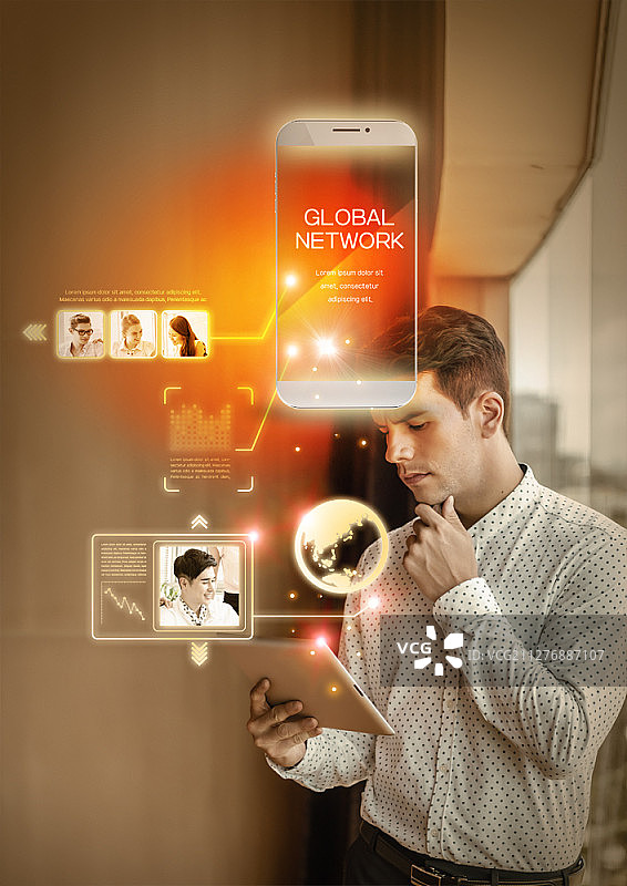 商人手持带有数字图形的平板电脑图片素材